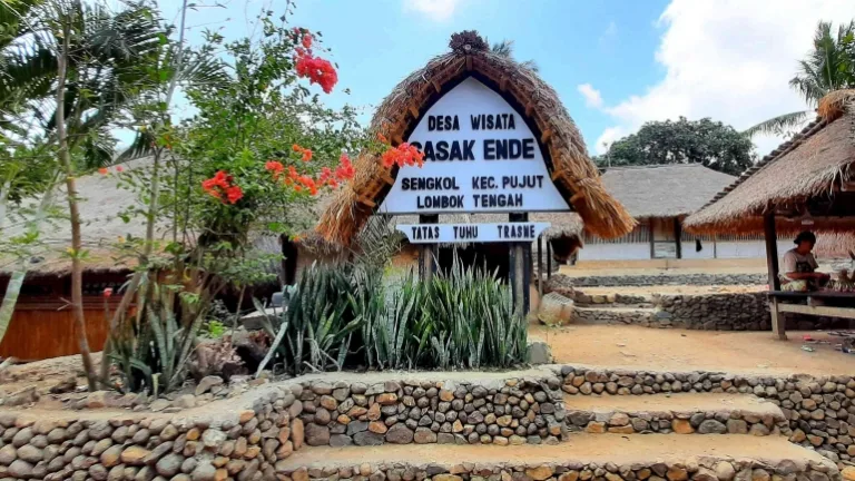 Desa Ende: Mengenal Warisan Budaya Suku Sasak yang Memikat di Lombok